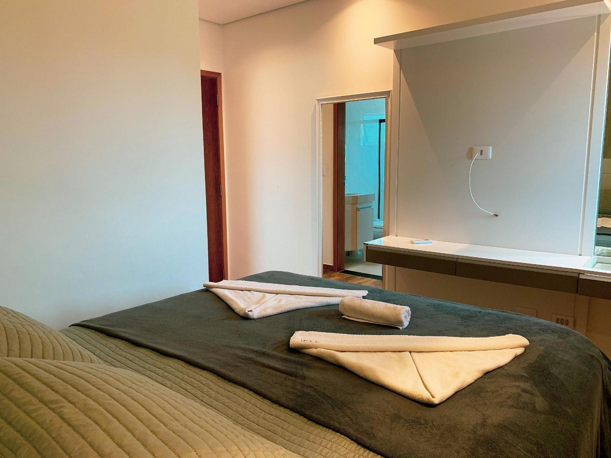 Casa de férias Apto Alto Padrao C/ Suite, Smartv, Wi-fi E Piscina *
